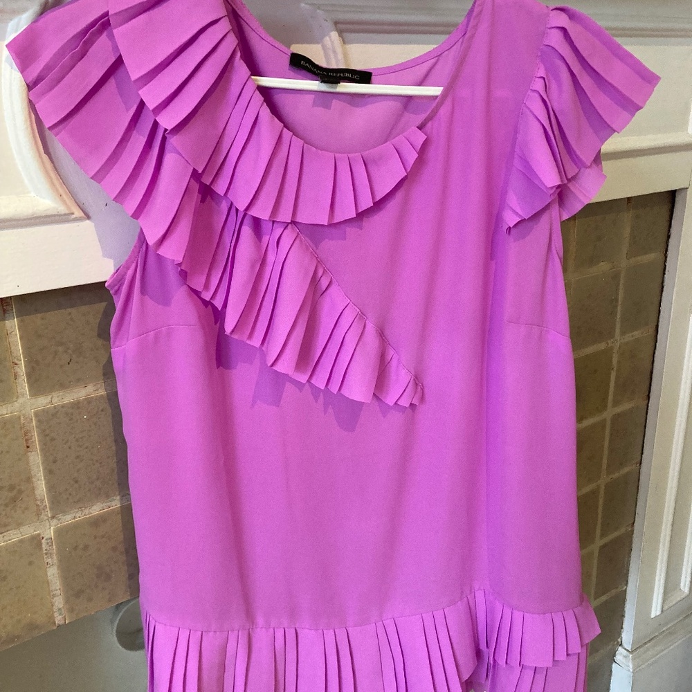 Banana Republic sleeveless top in vivid fuchsia colour & flattering style.